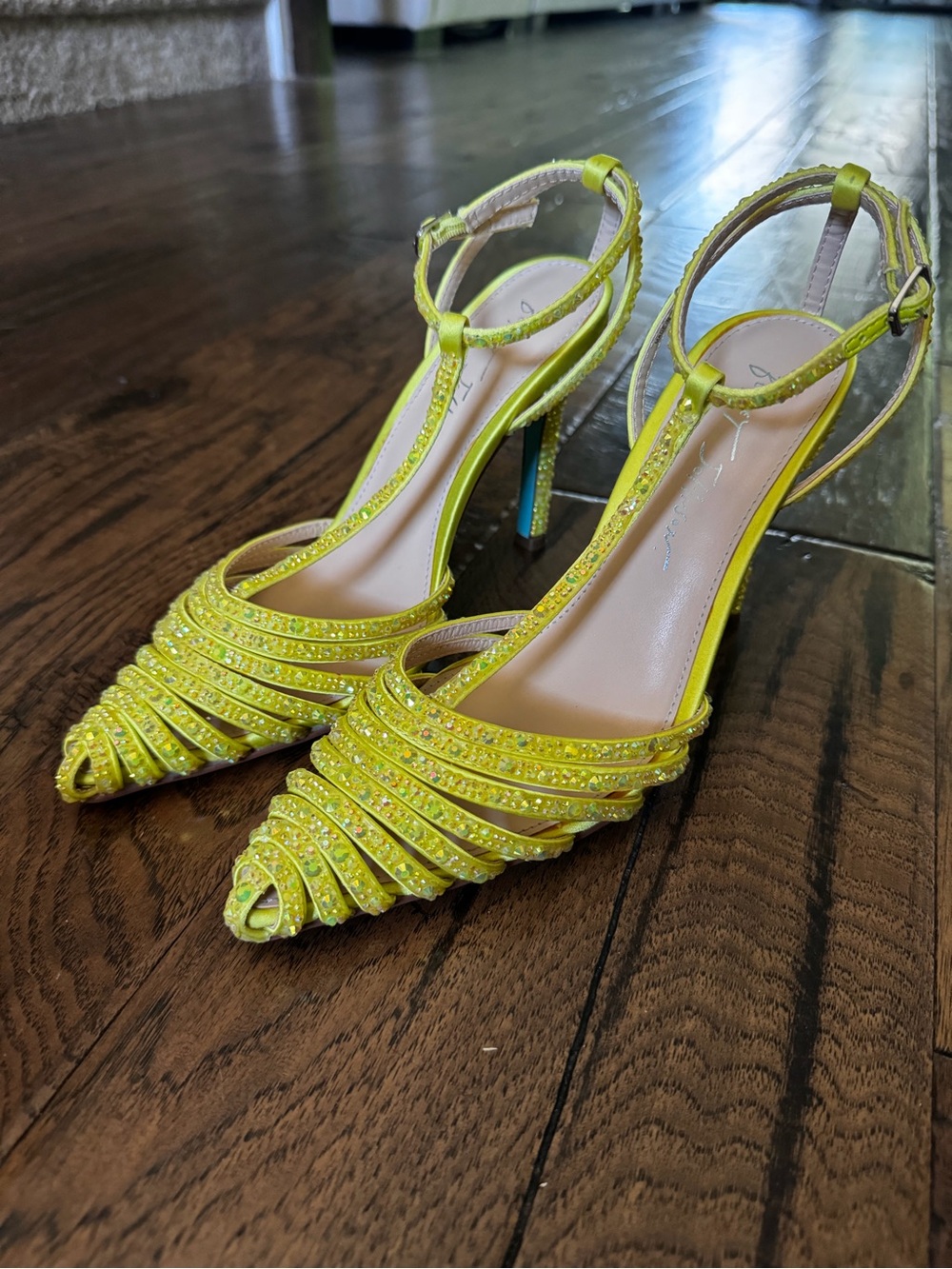 Betsey Johnson Womens Embellished Pointed Toe Heels Yellow Size 7 - Picture 2 of 7